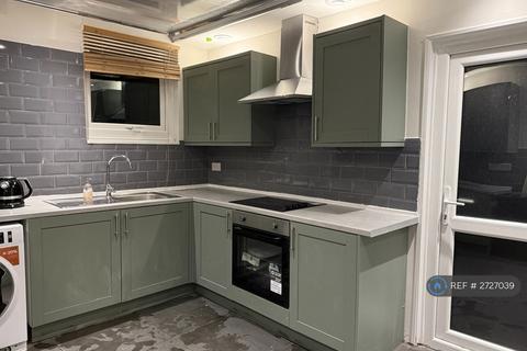 3 bedroom terraced house to rent, Turnbull Road, Longsight, Manchester, M13