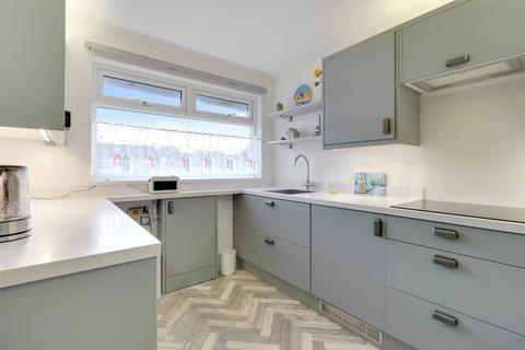 2 bedroom bungalow for sale, Lombard Close, Bideford, Devon, EX39