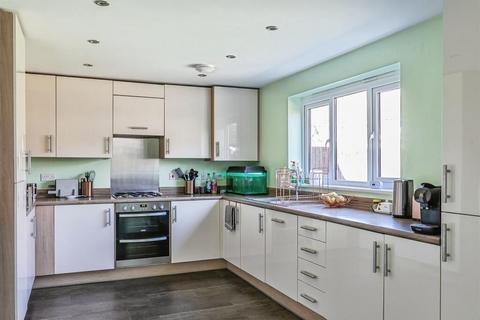4 bedroom detached house to rent, Roeburn Way, Spalding