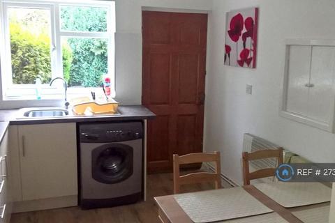 1 bedroom in a house share to rent, Addison Crescent, Manchester, M16