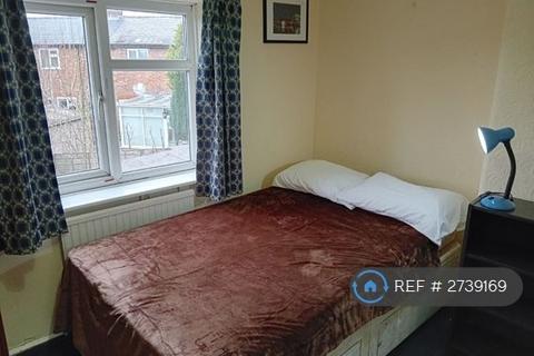1 bedroom in a house share to rent, Addison Crescent, Manchester, M16