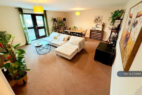 2 bedroom flat to rent, St. Marys Lane, Upminster, RM14