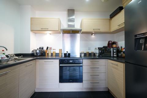 2 bedroom flat to rent, Draper Close, Grays