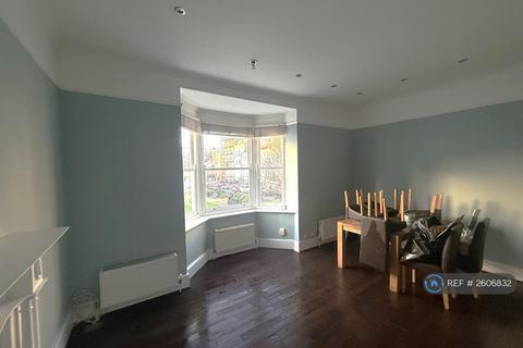 3 bedroom penthouse to rent, Clarence Square, Brighton, BN1