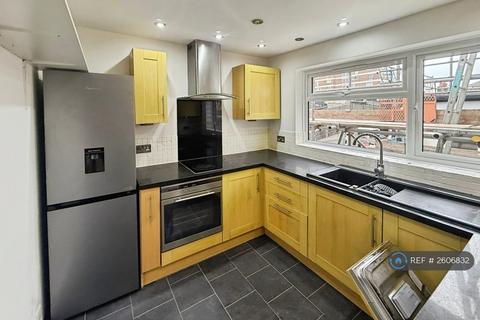 3 bedroom penthouse to rent, Clarence Square, Brighton, BN1