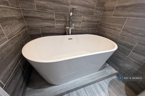 3 bedroom penthouse to rent, Clarence Square, Brighton, BN1