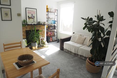 1 bedroom flat to rent - North Street, London, SW4