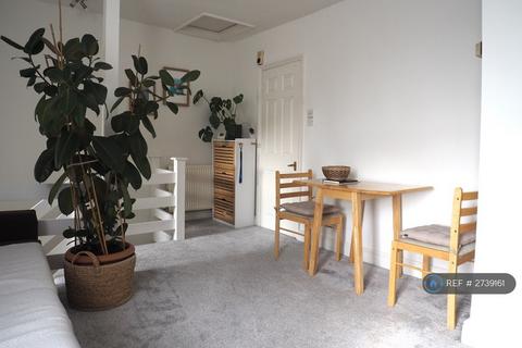 1 bedroom flat to rent, North Street, London, SW4
