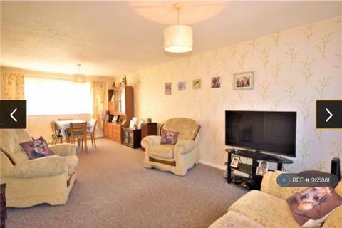 3 bedroom terraced house to rent, Selborne Avenue, Aldershot, GU11