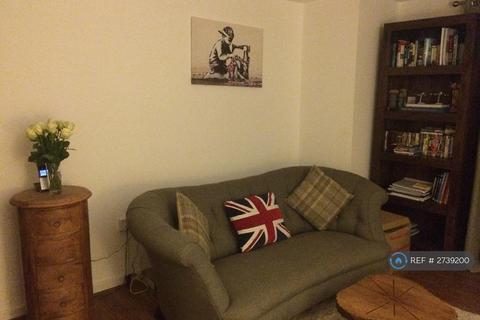 2 bedroom flat to rent, Todd Close, Borehamwood, WD6