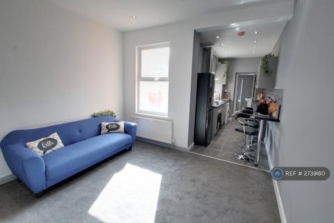 5 bedroom terraced house to rent, Wolverton Road, Leicester, LE3