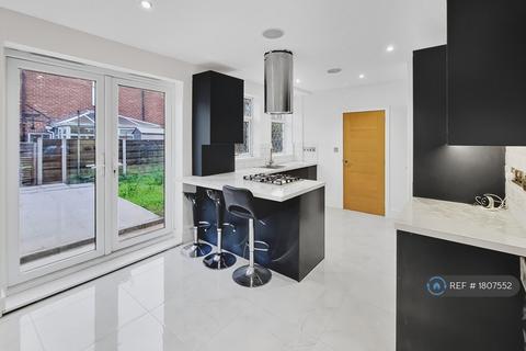 4 bedroom semi-detached house to rent, Anderson Grove, York, YO24