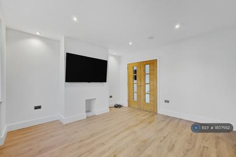 4 bedroom semi-detached house to rent, Anderson Grove, York, YO24