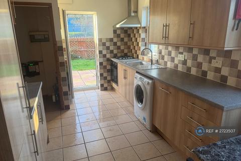 3 bedroom end of terrace house to rent, Grapes Close, Coventry, CV6