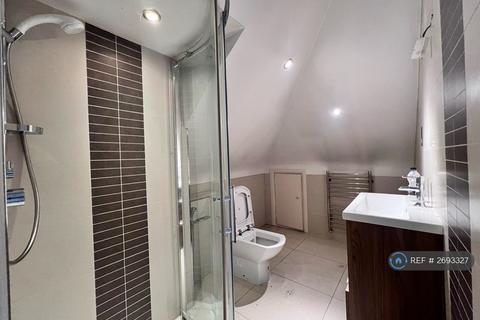 1 bedroom in a house share to rent, Watford Way, London, NW7