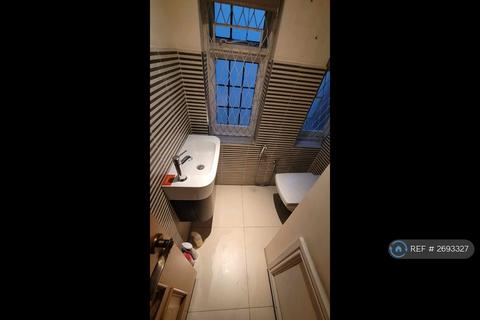 1 bedroom in a house share to rent, Watford Way, London, NW7