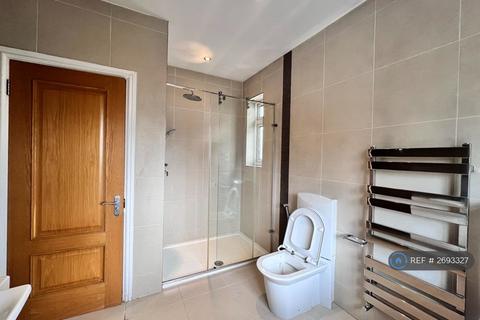 1 bedroom in a house share to rent, Watford Way, London, NW7