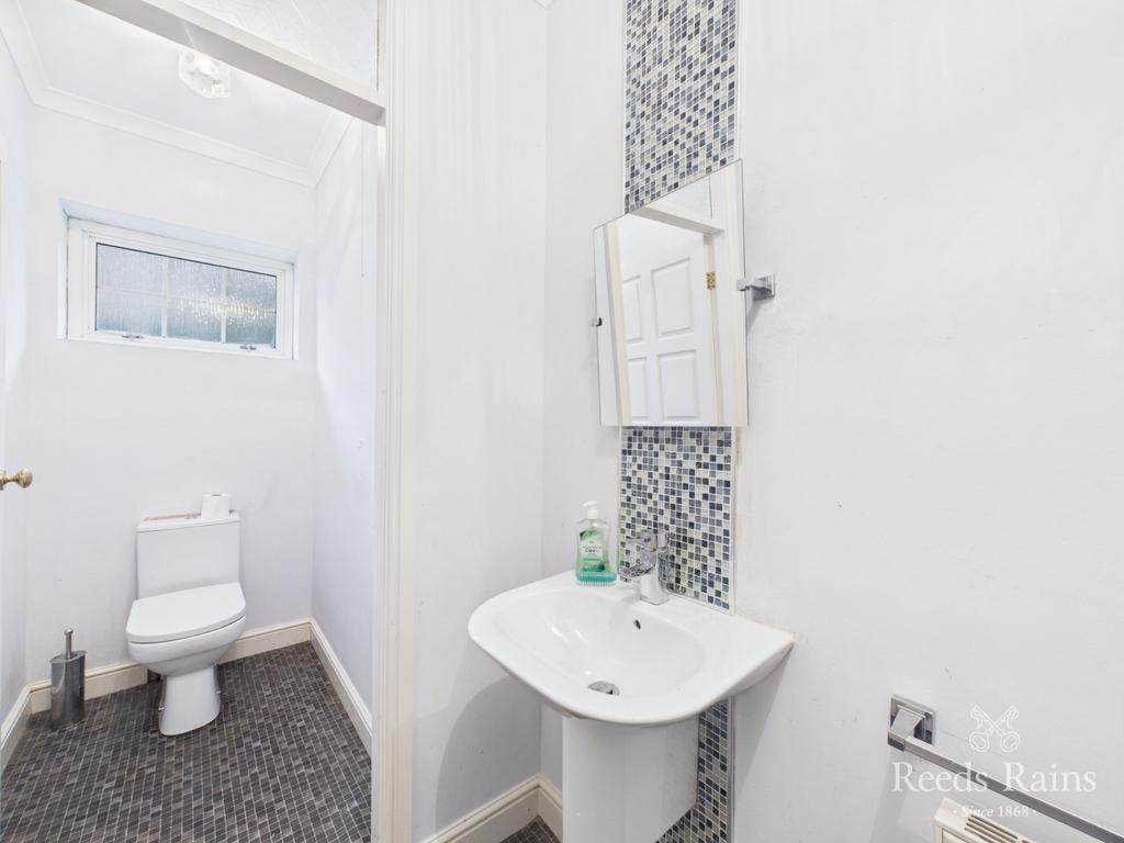Wash/Cloak Room