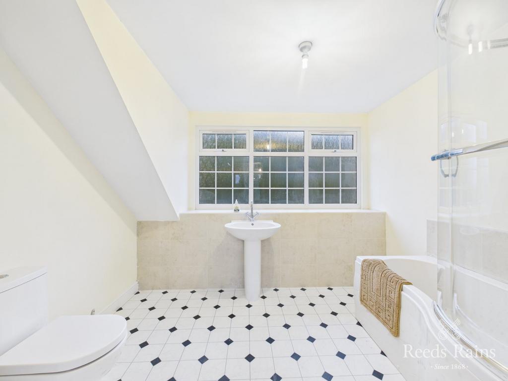En-Suite Bathroom