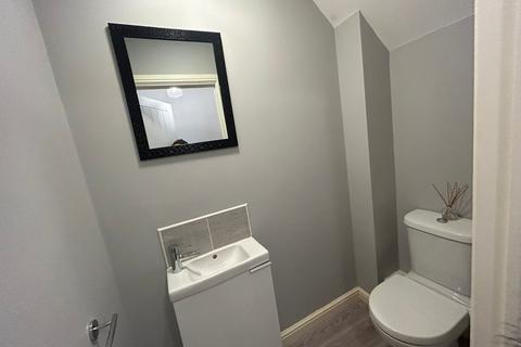 2 bedroom semi-detached house for sale, Finchley Close, East Yorkshire HU8