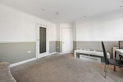 2 bedroom flat for sale, Gloucester Terrace, London