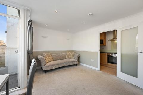 2 bedroom flat for sale, Gloucester Terrace, London