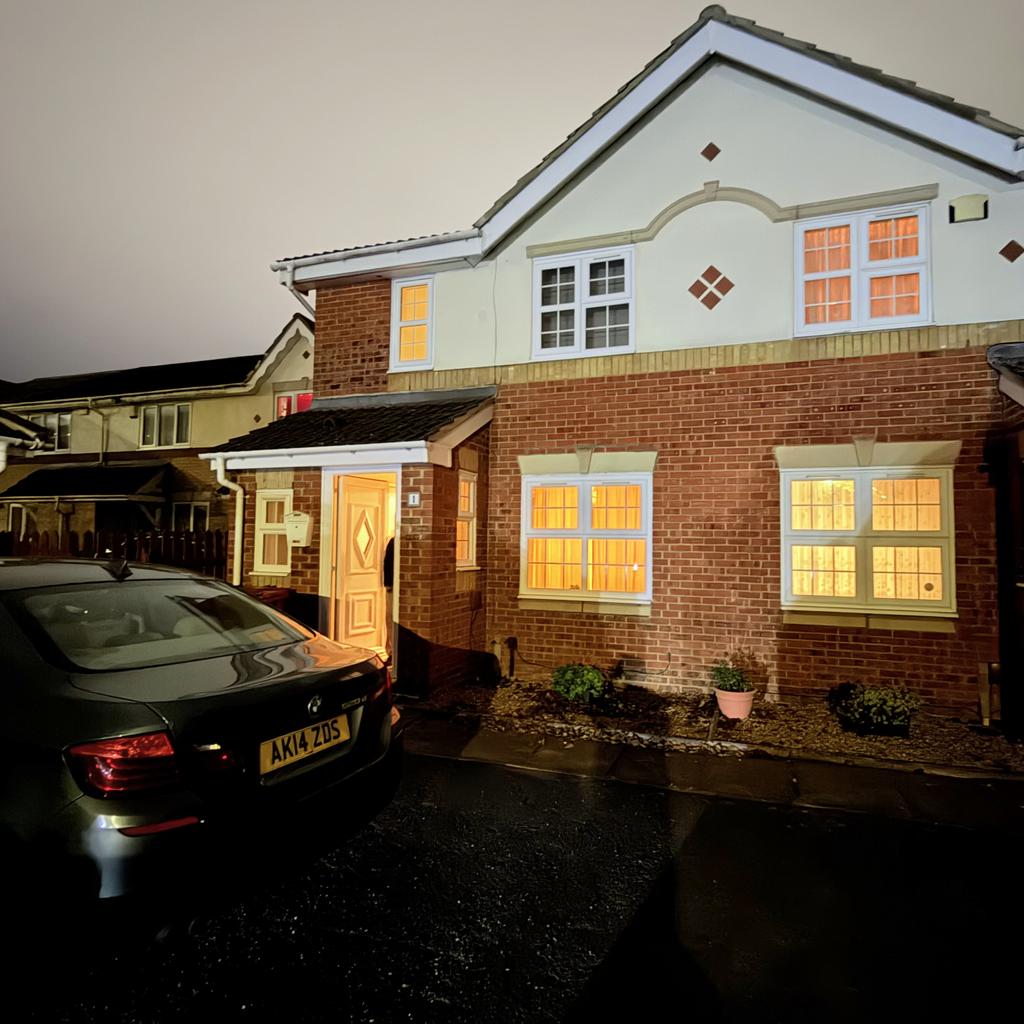 3 Bedroom Semi-Detached House To Rent