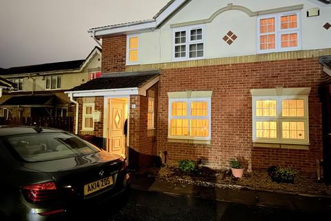 3 bedroom semi-detached house to rent, Molyns Mews, Slough, SL1 5TU