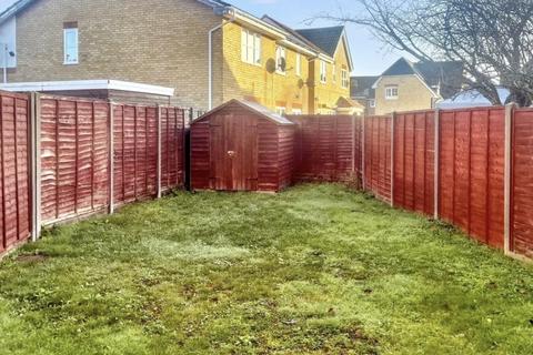 3 bedroom semi-detached house to rent, Molyns Mews, Slough, SL1 5TU