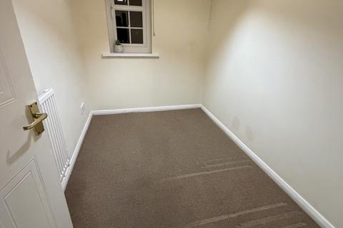 3 bedroom semi-detached house to rent, Molyns Mews, Slough, SL1 5TU