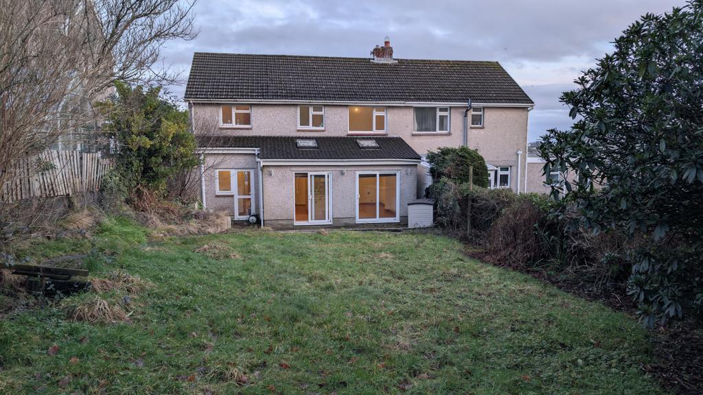 4 Bedroom Semi Detached for Rent on Priors Way, D