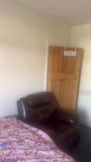 1 bedroom in a house share to rent, Waddon Park Avenue, Croydon CR0