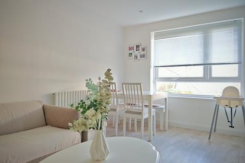 1 bedroom flat to rent, Church Road, Addlestone KT15