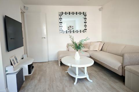 1 bedroom flat to rent, Church Road, Addlestone KT15