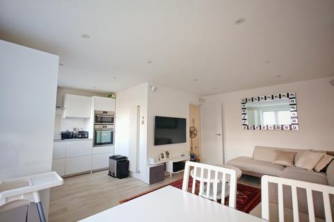 1 bedroom flat to rent, Church Road, Addlestone KT15