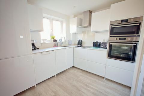 1 bedroom flat to rent, Church Road, Addlestone KT15