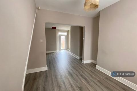 2 bedroom terraced house to rent, Ebberstone Street, Manchester, M14