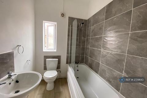 2 bedroom terraced house to rent, Ebberstone Street, Manchester, M14