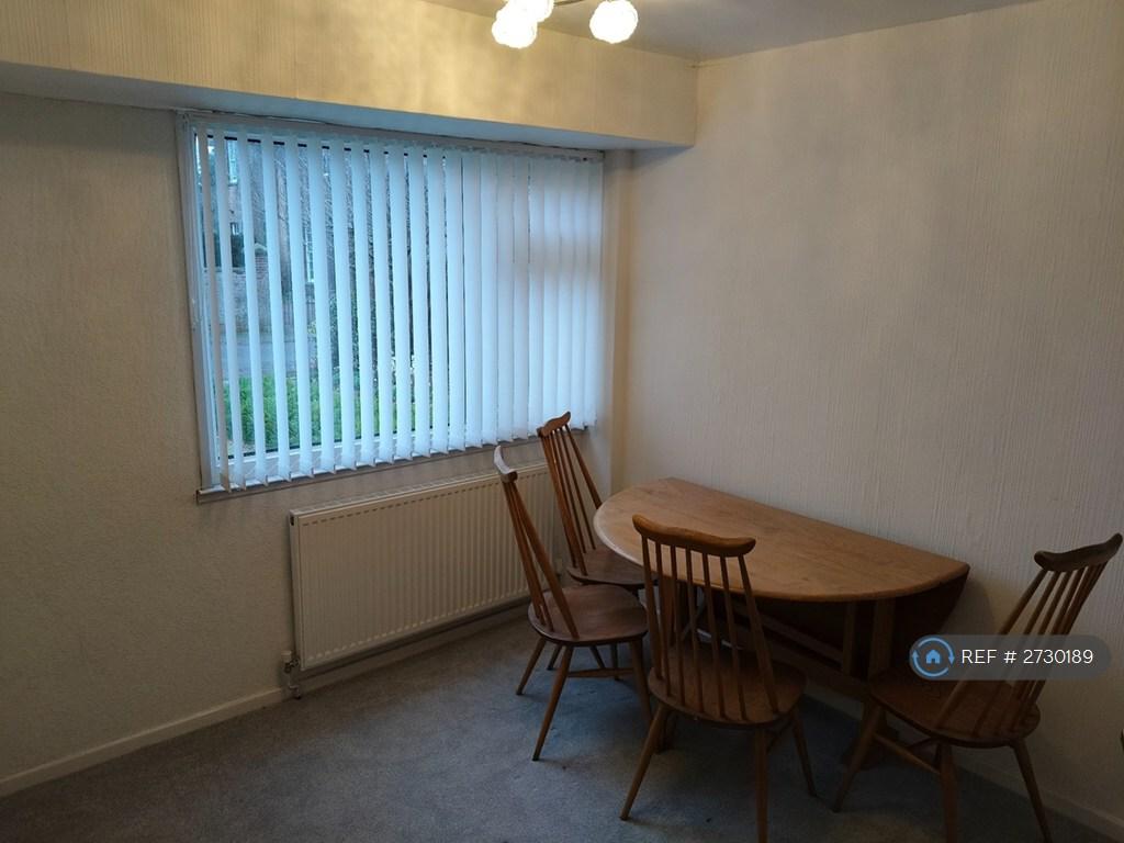 Bedroom 2 / Dining Room