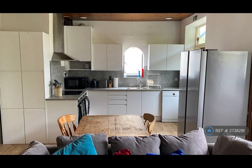 Kitchen / Tv Room