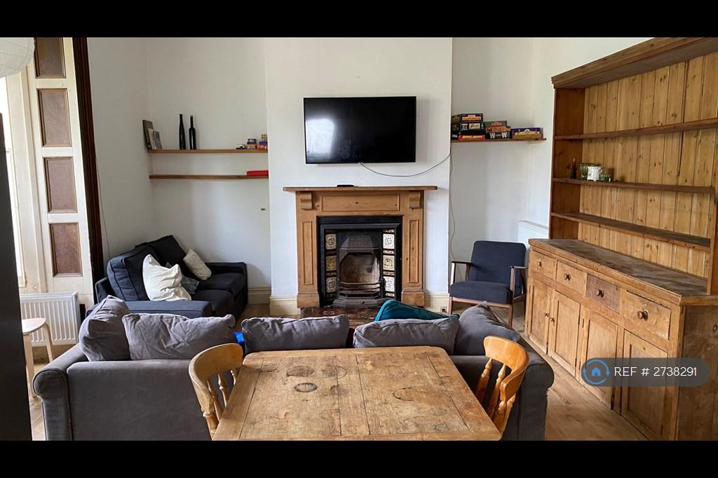 Kitchen / Tv Room