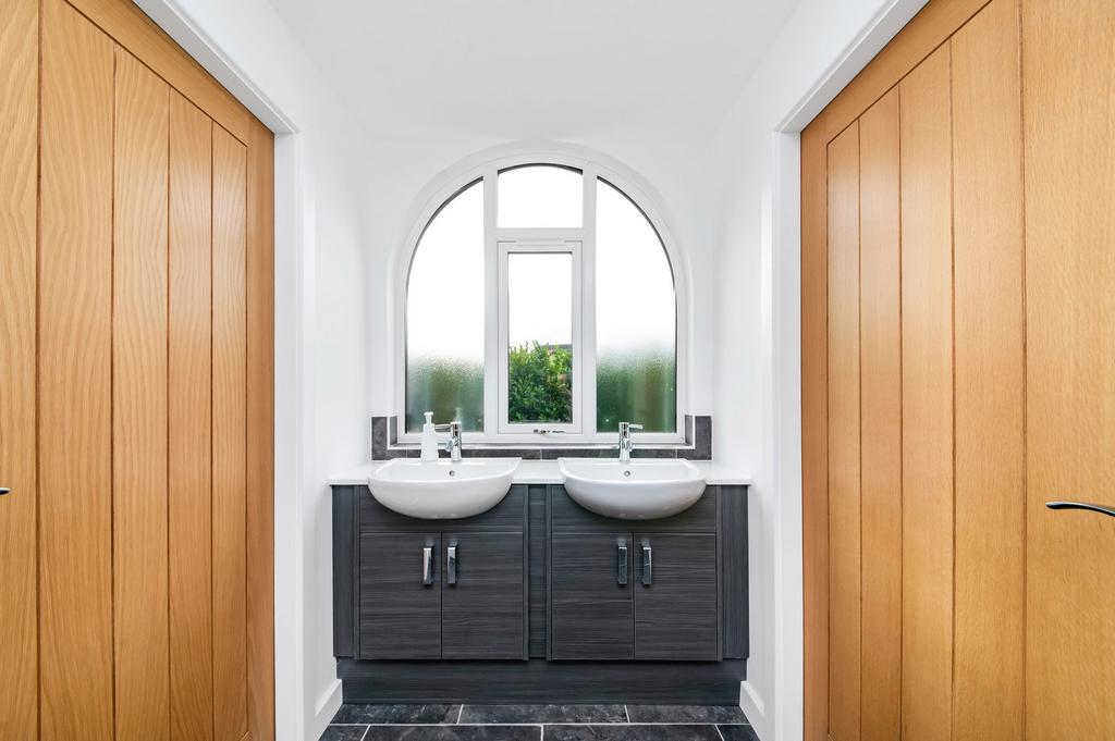 Shared en suite