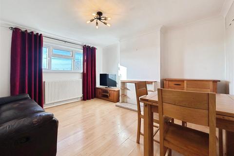 2 bedroom maisonette for sale, Lower Cippenham Lane, Slough