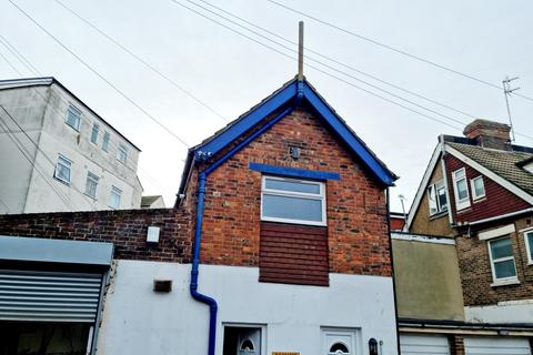 1 bedroom flat to rent - Bayham Road, Eastbourne BN22