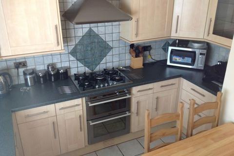 3 bedroom maisonette to rent, High Street, Old Village