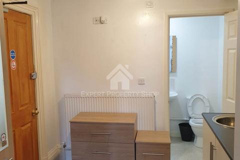 1 bedroom in a house share to rent, EN-SUITE ROOM AVAILABLE. Room 1, 29 Park St. Worksop.