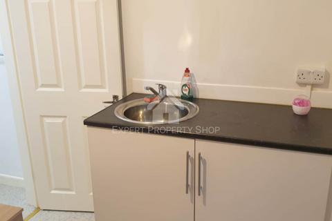 1 bedroom in a house share to rent, EN-SUITE ROOM AVAILABLE. Room 1, 29 Park St. Worksop.