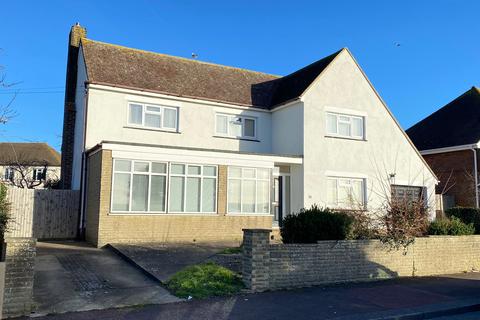 4 bedroom detached house to rent, Kingsway, Gillingham, Chatham, ME5