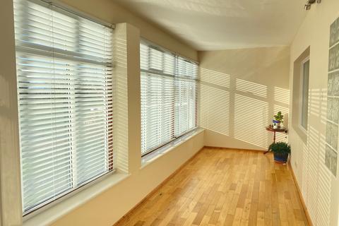 4 bedroom detached house to rent, Kingsway, Gillingham, Chatham, ME5