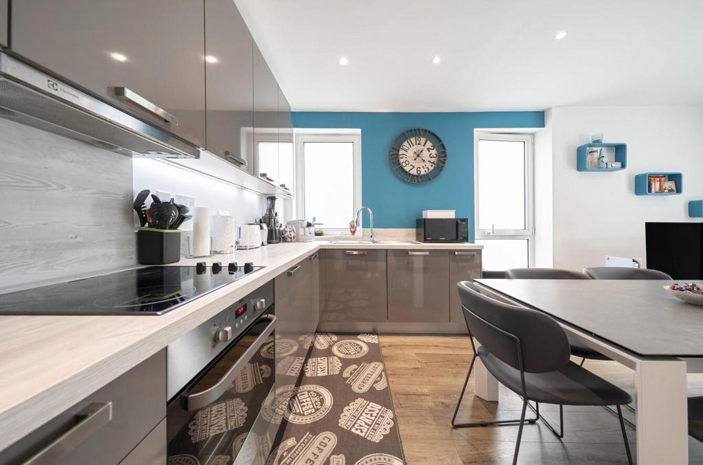 Davidson Frost-Wellings, DFW, Hallington Court, Ki